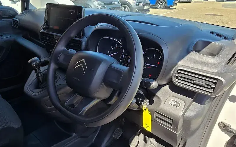 Used Citroën Berlingo 102 HP (75 kW) 2022 White MPV