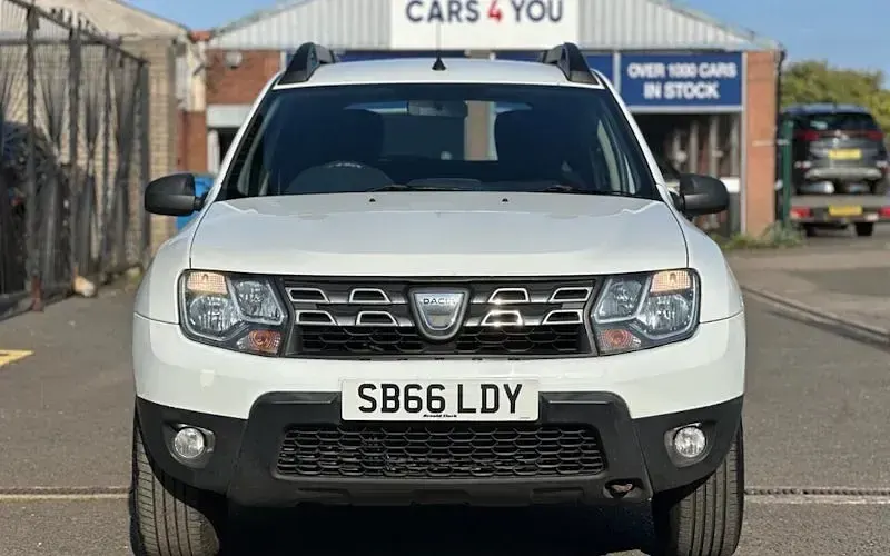 Used Dacia Duster Ambiance 110 HP (80 kW) 2017 White SUV