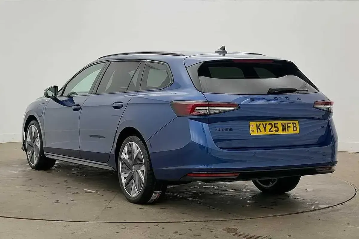 Used Skoda Superb SportLine 150 HP (110 kW) 2025 Cobalt blue metallic Estate
