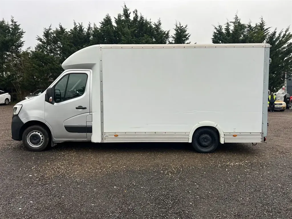 Used Renault Master Business 135 HP (99 kW) 2022 Grey MPV
