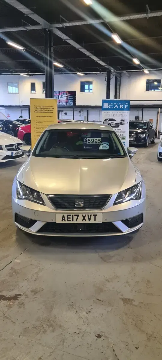 Używany Seat Leon SE Dynamic 2017 Srebrny Hatchback