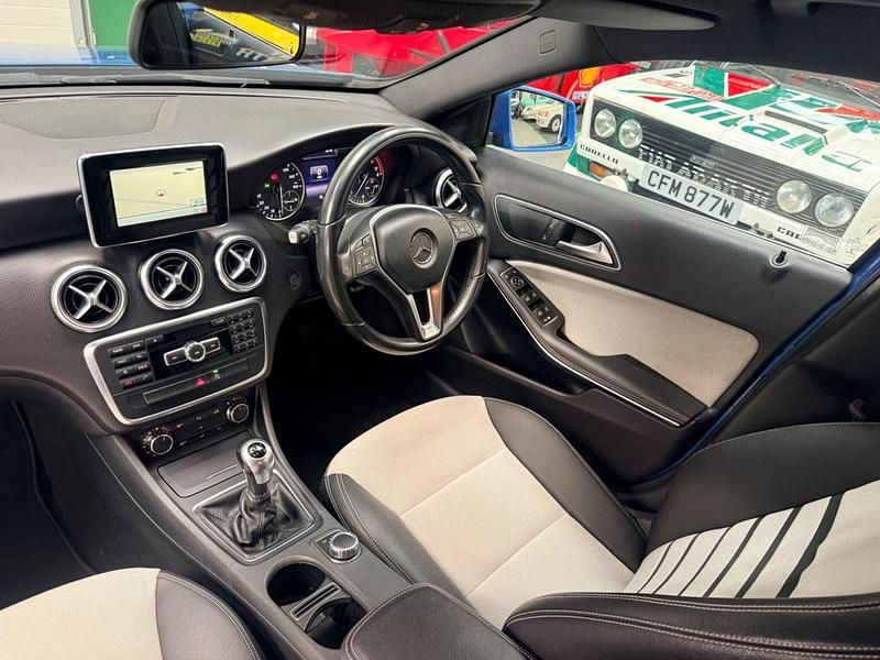 Used Mercedes A180 SE 2015 Blue Hatchback