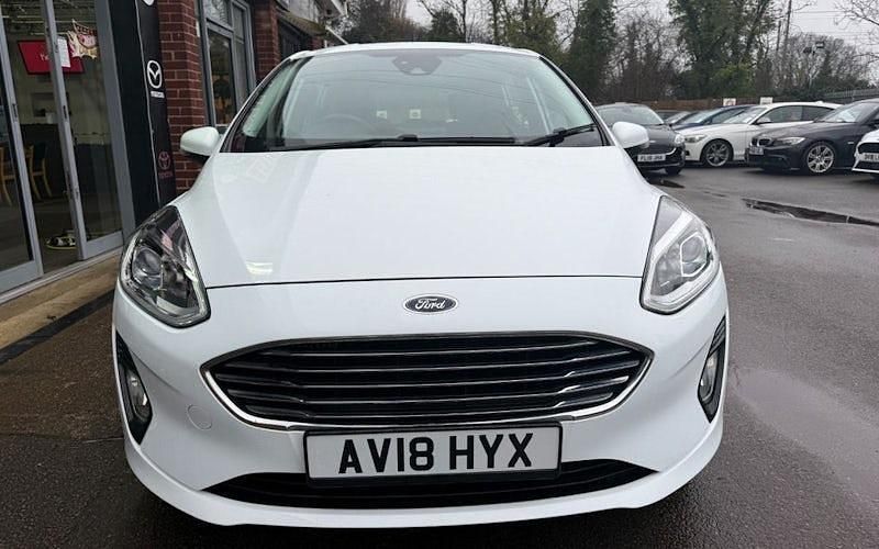 Used Ford Fiesta Zetec 101 HP (74 kW) 2018 White Hatchback