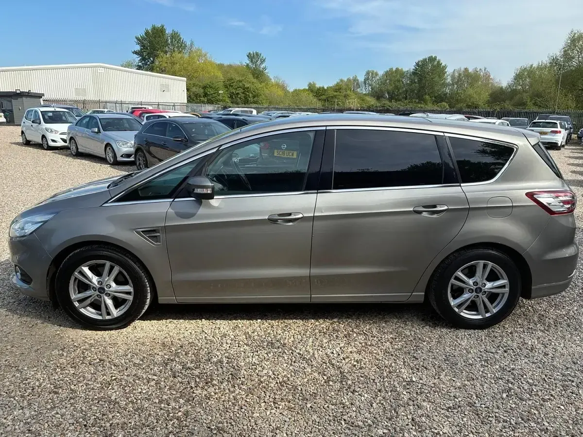 Used Ford S-MAX Titanium 180 HP (132 kW) 2015 Silver MPV