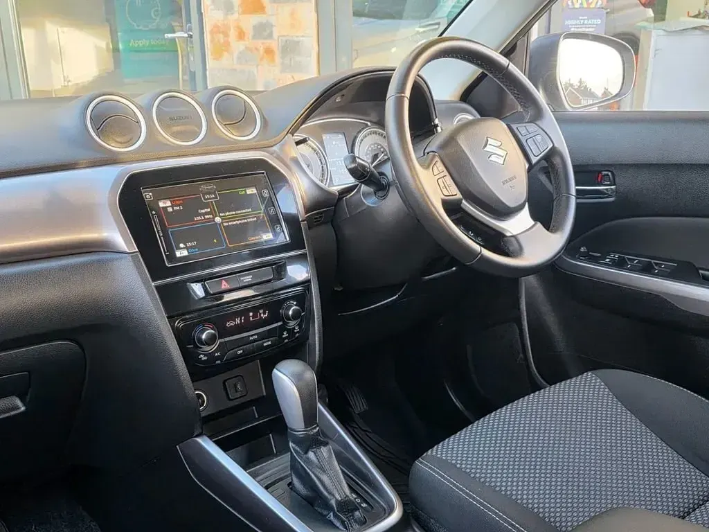 Usado Suzuki Vitara SZ-T 140 HP (102 kW) 2019 Prateado Citadino