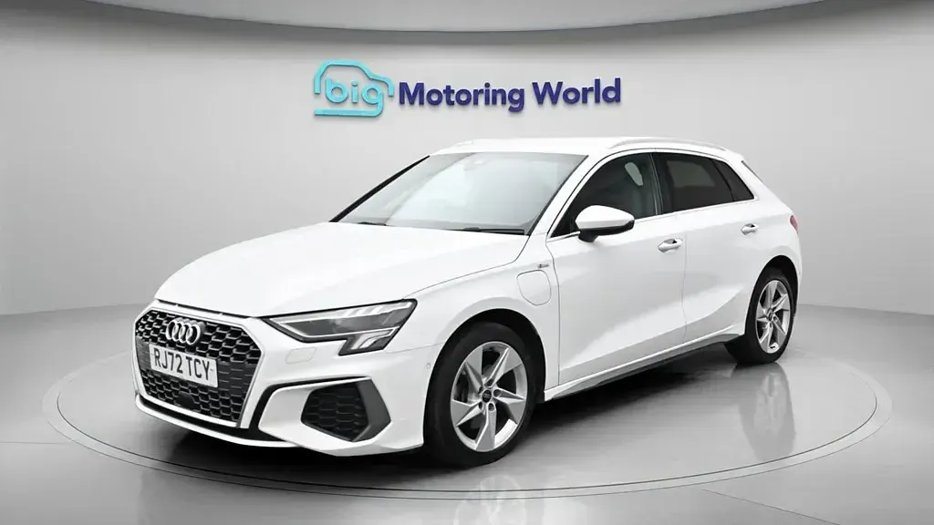 Begagnad Audi A3 Sportback e-tron S-Line 204 HK (150 kW) 2022 Vit Halvkombi