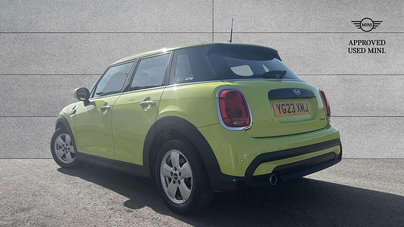 Usado Mini Cooper Classic 134 HP (98 kW) 2023 Amarelo Citadino