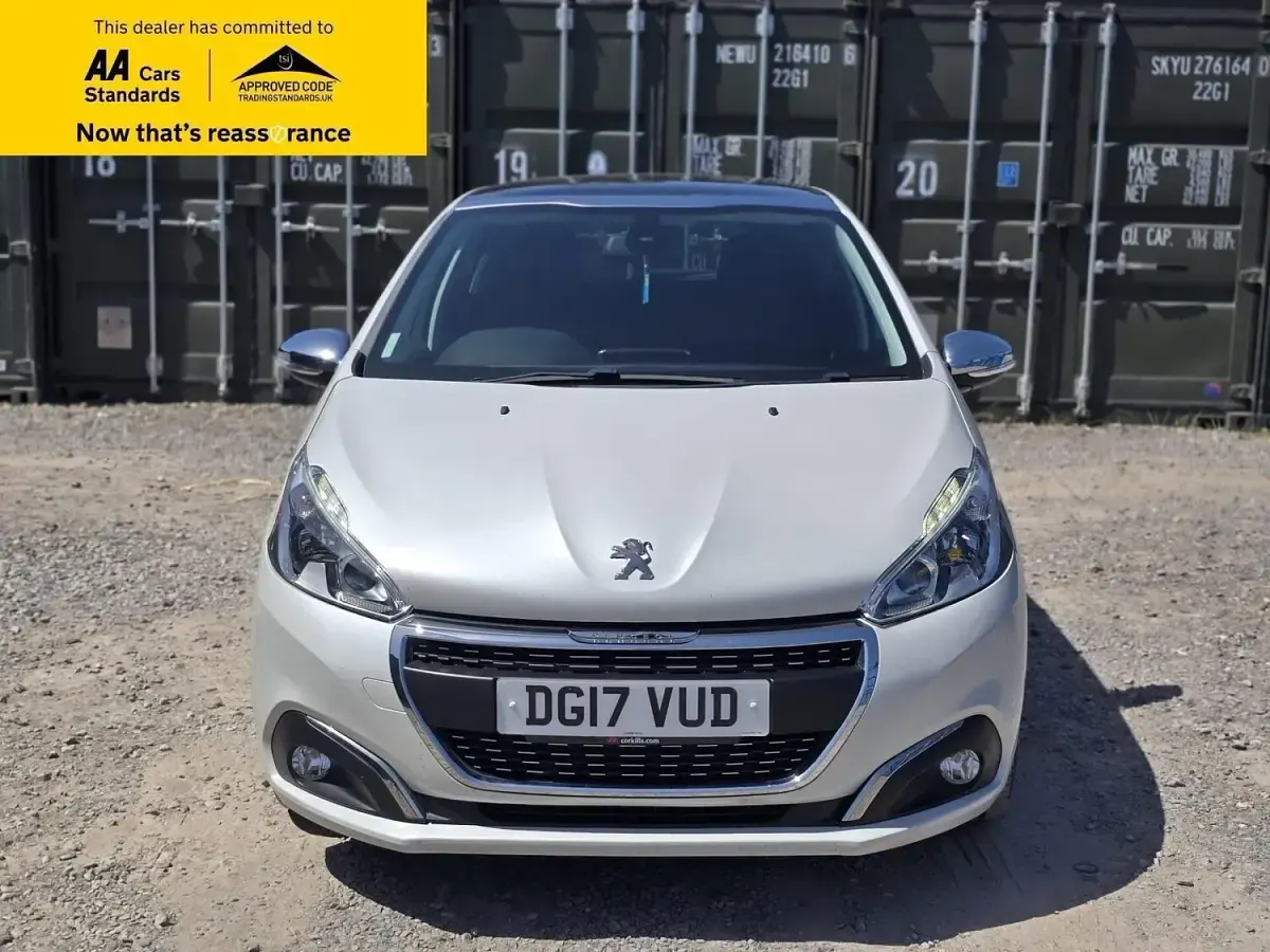 Used Peugeot 208 Allure 110 HP (80 kW) 2017 White Hatchback