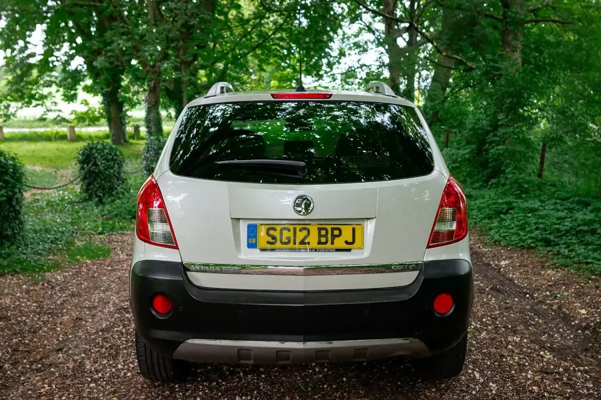 Used Vauxhall Antara 184 HP (135 kW) 2012 White SUV
