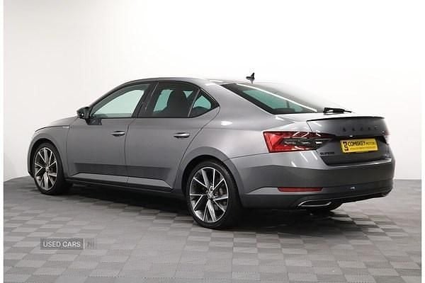 Gebraucht Skoda Superb SportlinePlus 150 PS (110 kW) 2024 Grau Kleinwagen