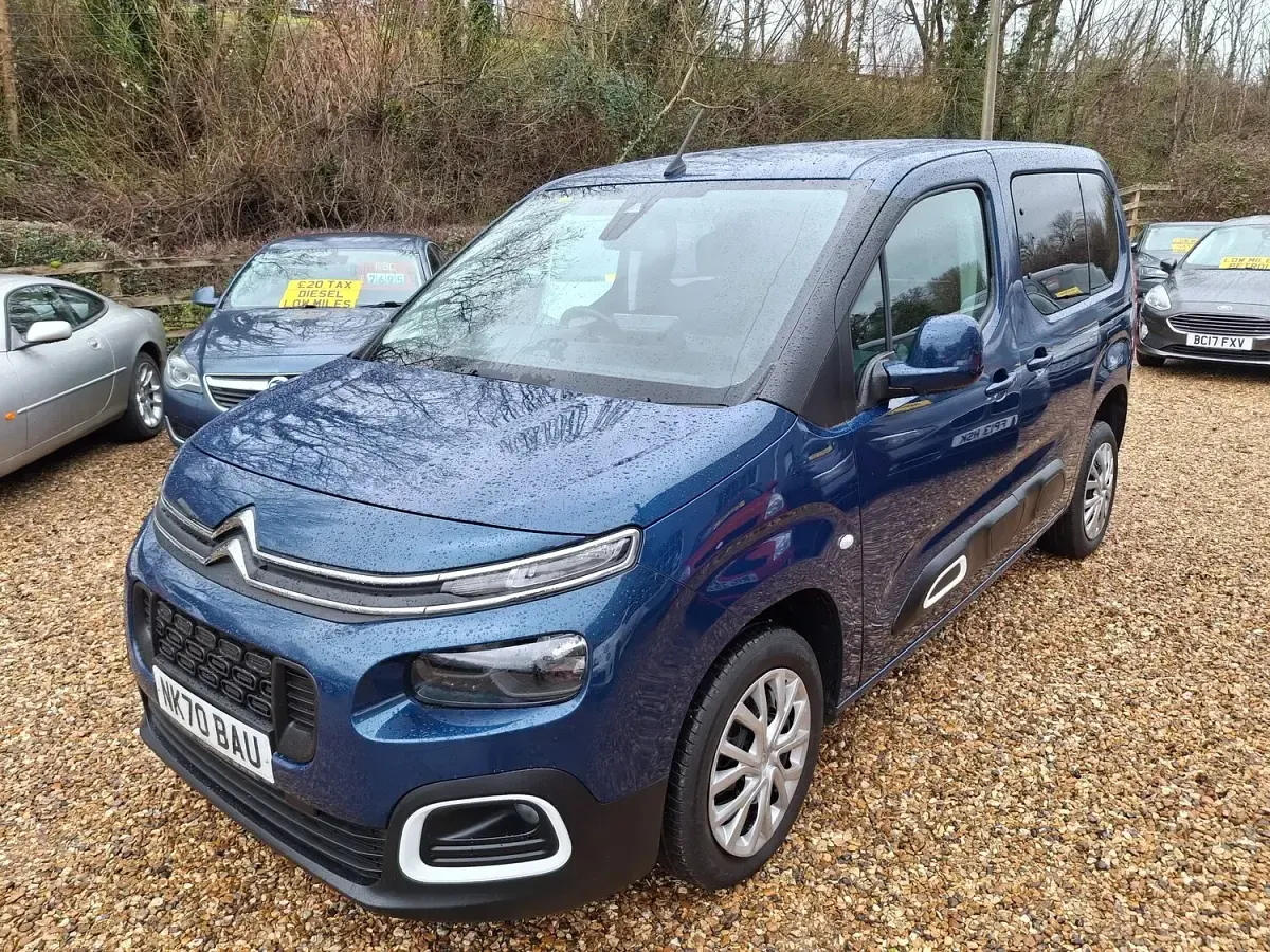 Used Citroën Berlingo Feel 101 HP (74 kW) 2020 Blue MPV