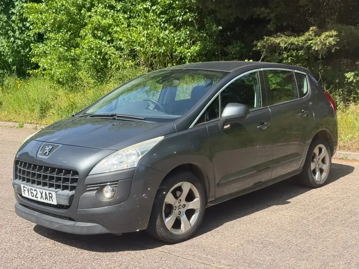 Usado Peugeot 3008 Active 112 HP (82 kW) 2012 Cinzento Carrinha