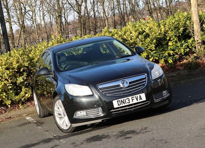 Used Vauxhall Insignia SRi 140 HP (102 kW) 2013 Black Hatchback