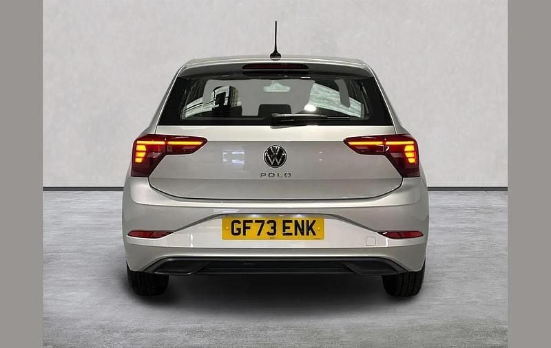 Usado VW Polo Life 80 HP (58 kW) 2023 Prateado Citadino