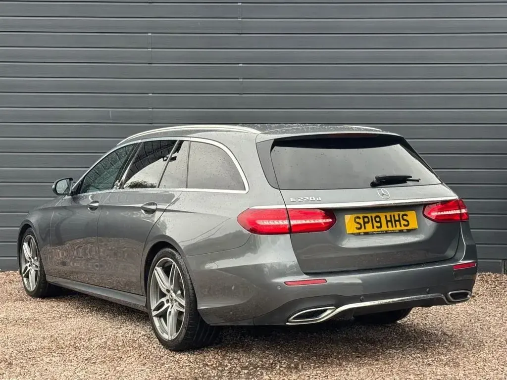Usado Mercedes E220 AMG line 2019 Cinzento Carrinha