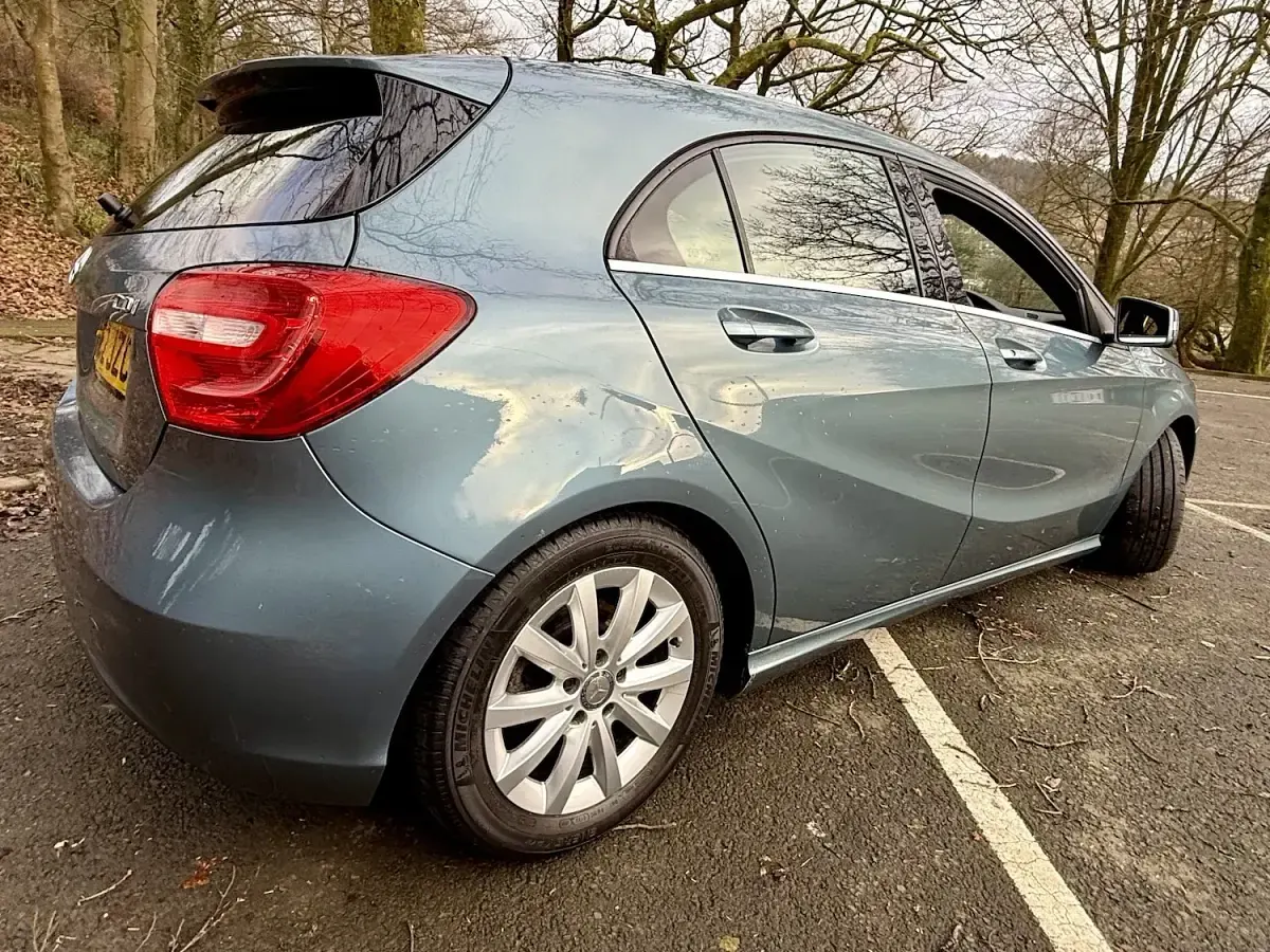 Used Mercedes A180 SE 107 HP (78 kW) 2012 Blue Hatchback