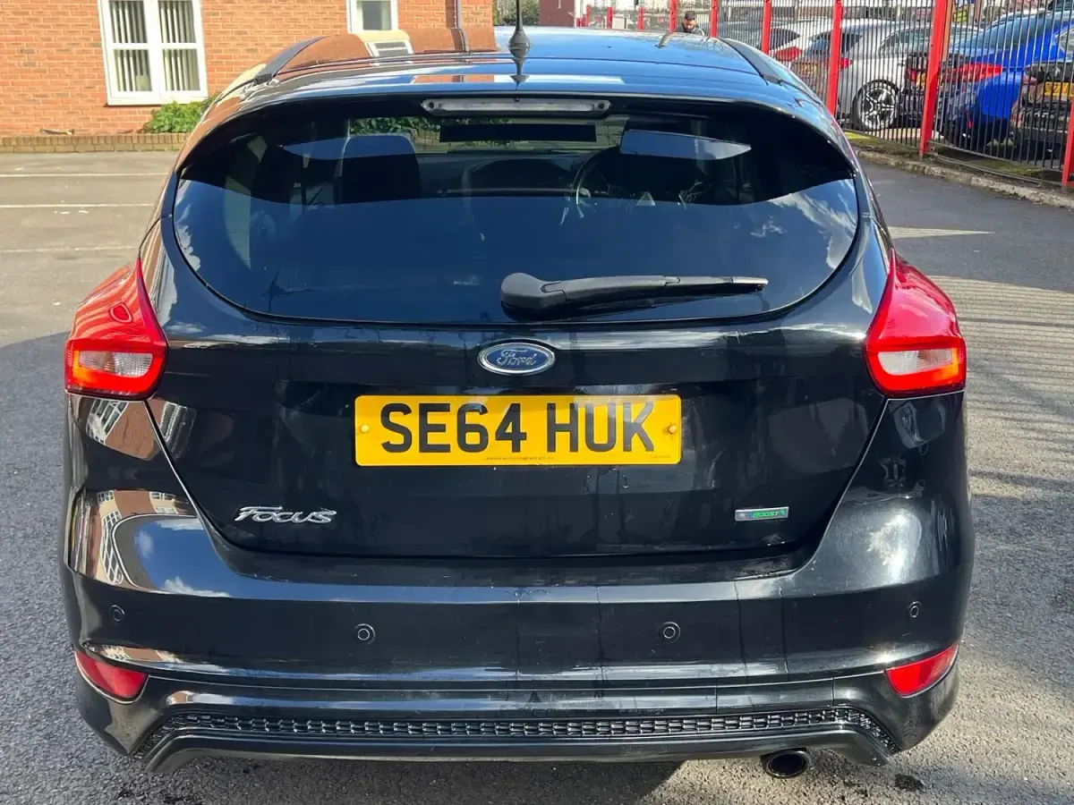 Używany Ford Focus Zetec 2015 Czarny Hatchback