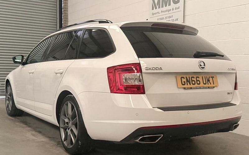 Used Skoda Octavia vRS 184 HP (135 kW) 2016 White Hatchback
