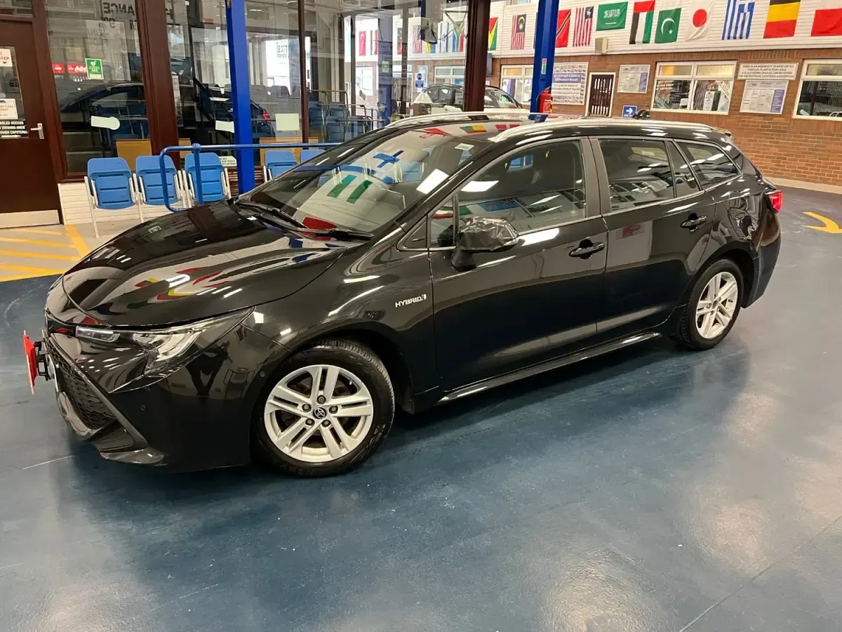 Begagnad Toyota Corolla 122 HK (89 kW) 2020 Svart Kombi