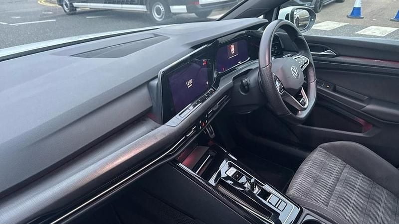 Used VW Golf VIII GTD 200 HP (147 kW) 2024 Pure white Hatchback