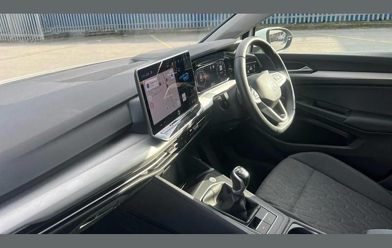 Used VW Golf VIII Life 113 HP (83 kW) 2024 White Hatchback