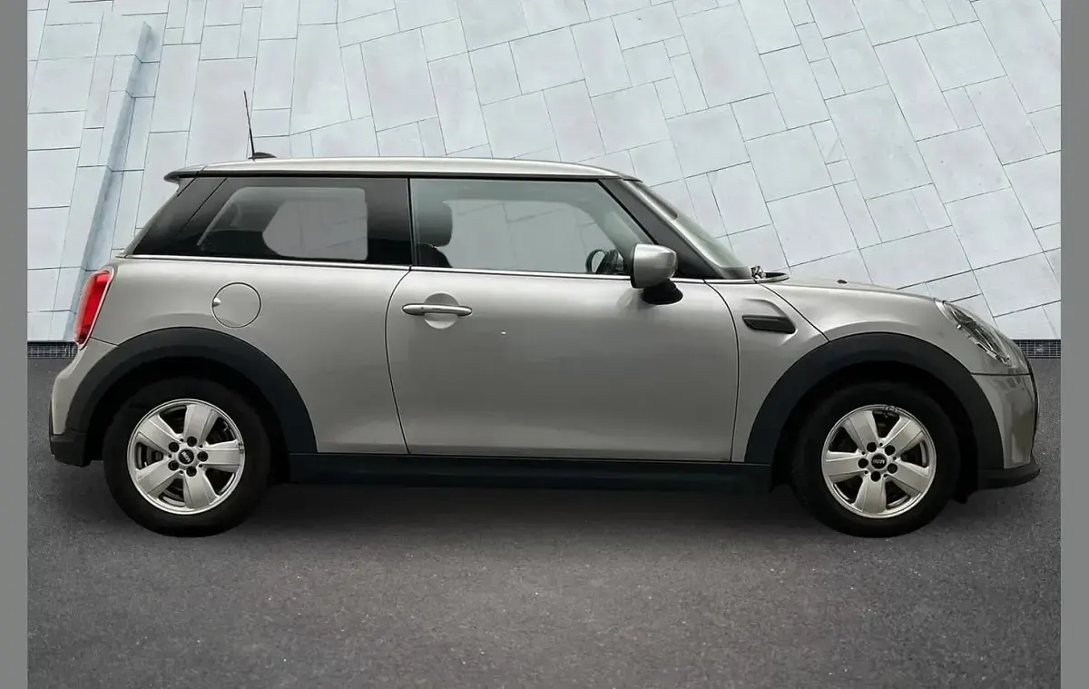 Used Mini Cooper Classic 134 HP (98 kW) 2023 Silver Hatchback