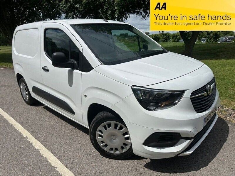 White Used 2019 Vauxhall Combo Sportive MPV | £8,394 (A bit pricey) - Image 1/4