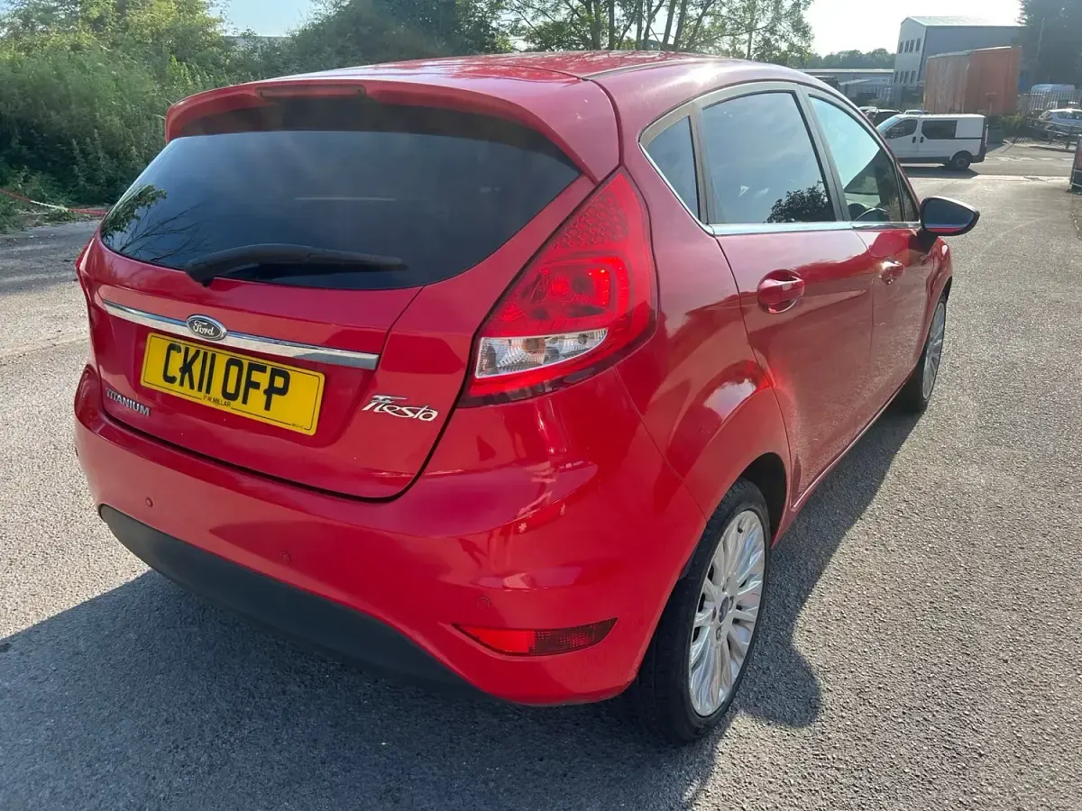 Used Ford Fiesta Titanium 96 HP (70 kW) 2011 Red Hatchback