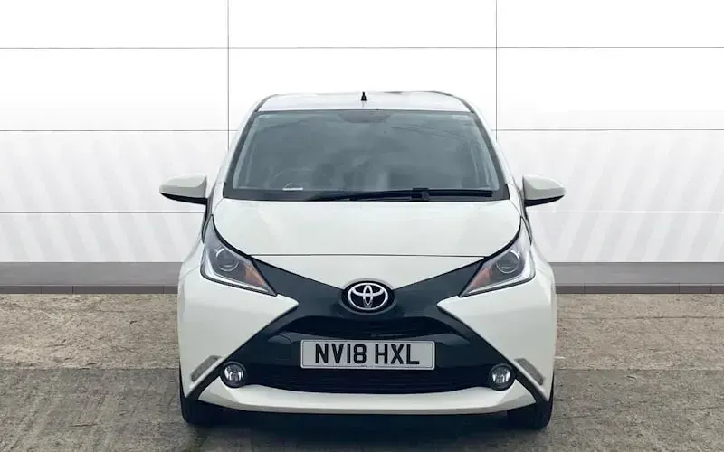 Used Toyota Aygo x-style 69 HP (50 kW) 2018 White Hatchback