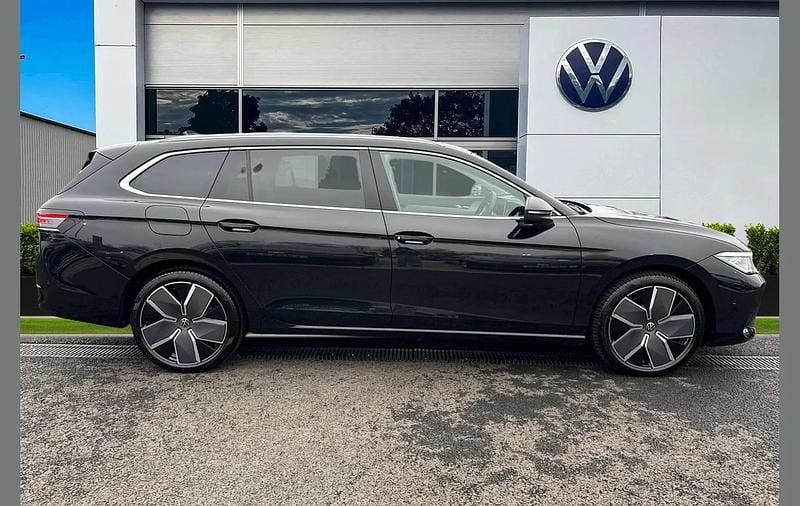 New VW Passat Elegance 272 HP (200 kW) 2025 Black Estate