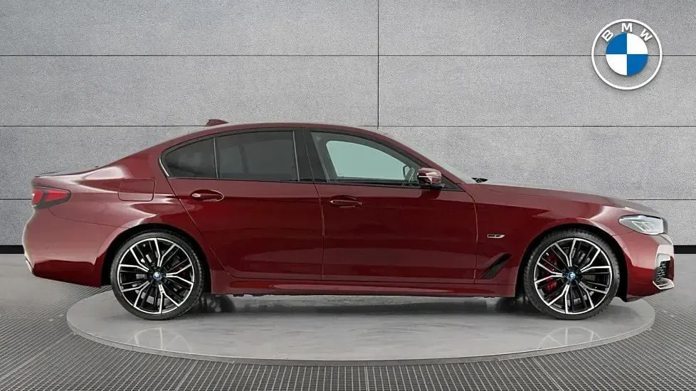 Used BMW 545e M Sport 389 HP (286 kW) 2022 Red Sedan