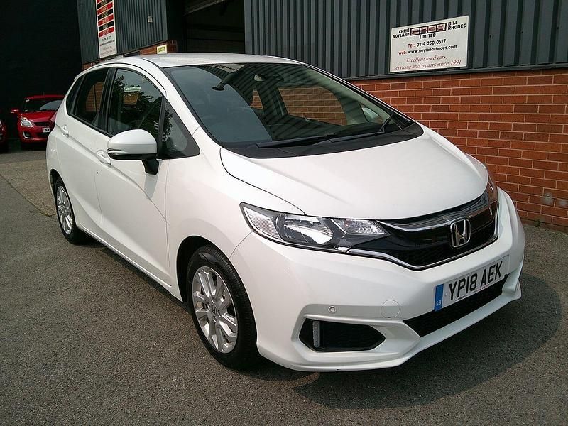 White Used 2018 Honda Jazz SE Hatchback | £9,695 (Fair price) - Image 1/4