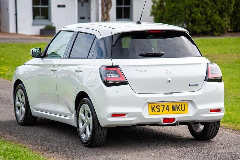 Used Suzuki Swift 82 HP (60 kW) 2024 White Hatchback