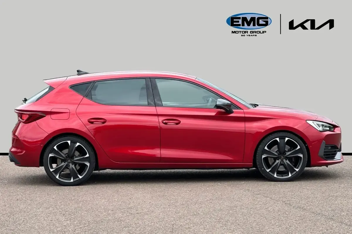 Used Cupra Leon VZ2 300 HP (220 kW) 2024 Red Hatchback