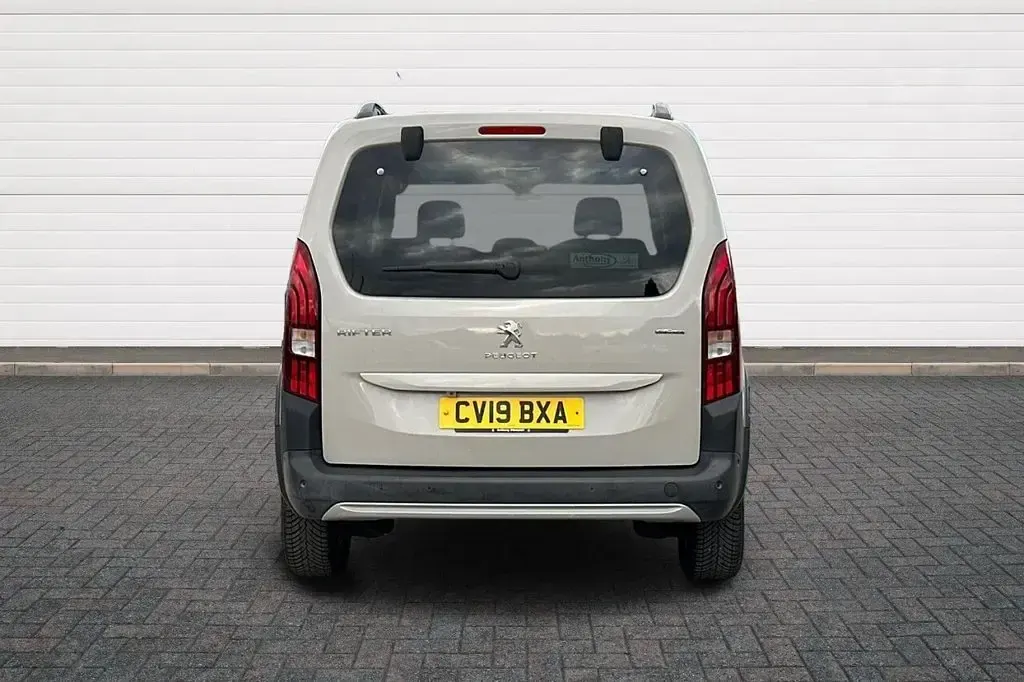 Used Peugeot Rifter GT-line 130 HP (95 kW) 2019 Beige MPV