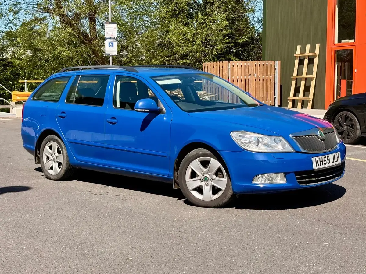 Używany Skoda Octavia Elegance 130 KM (95 kW) 2010 Niebieski Kombi