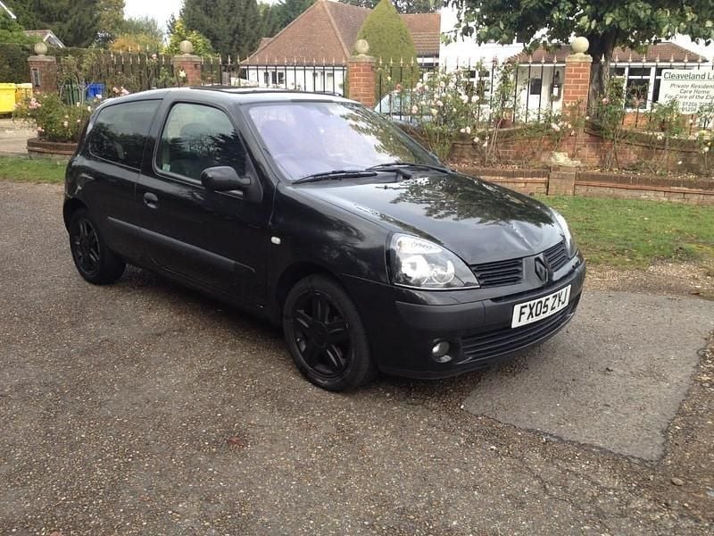Used Renault Clio II Dynamique 75 HP (55 kW) 2005 Black Hatchback
