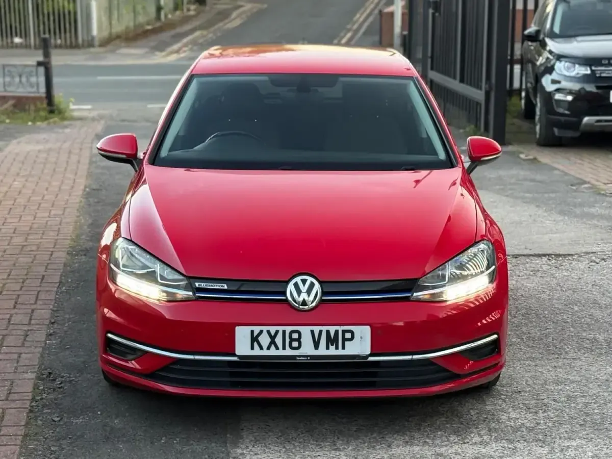Used VW Golf VII SE 130 HP (95 kW) 2018 Red Hatchback