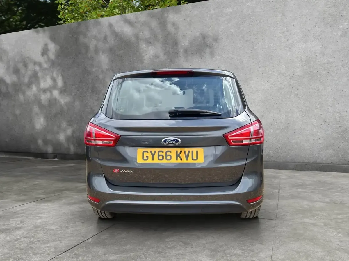 Used Ford B-MAX Zetec 105 HP (77 kW) 2016 Grey MPV