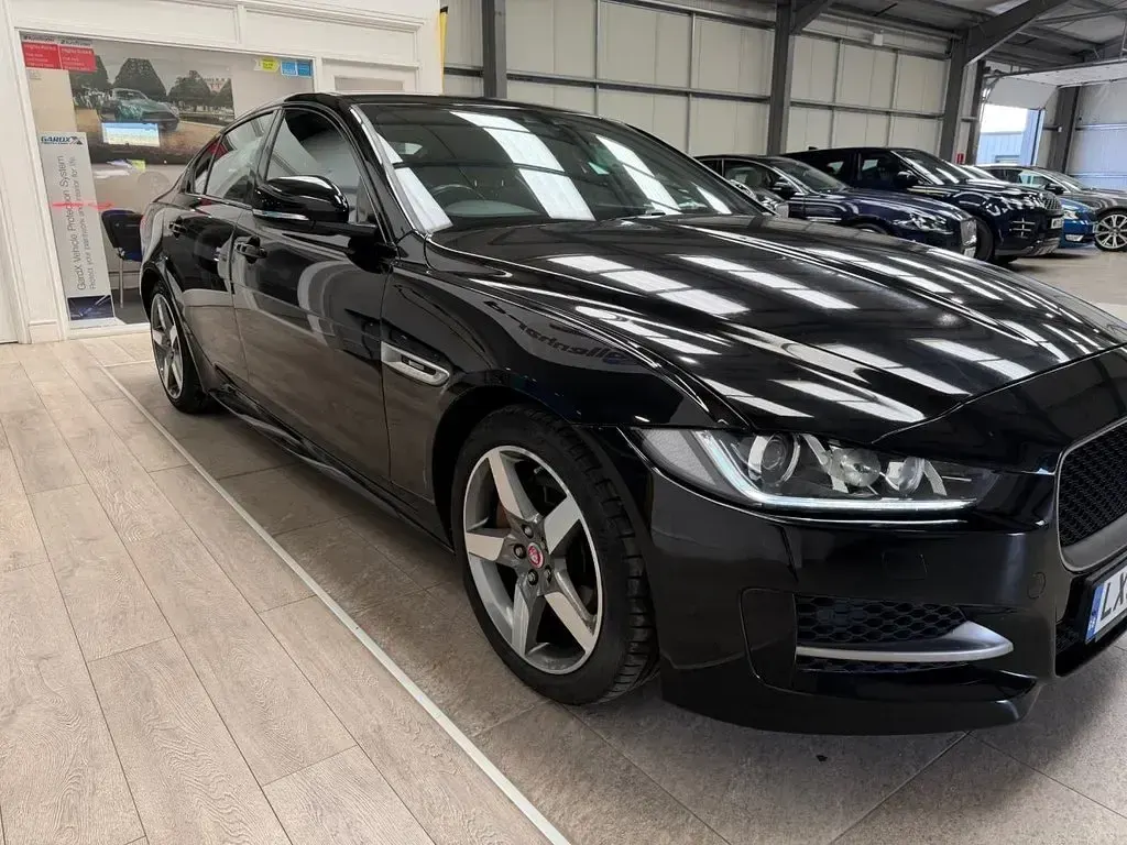Used Jaguar XE Ingenium 200 HP (147 kW) 2018 Black Sedan