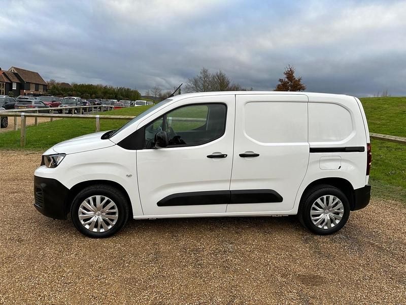 Used Peugeot Partner Premium 2022 White MPV