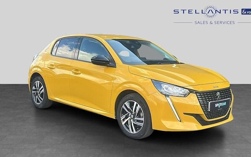 Used Peugeot 208 Allure+ 102 HP (75 kW) 2023 Yellow Hatchback