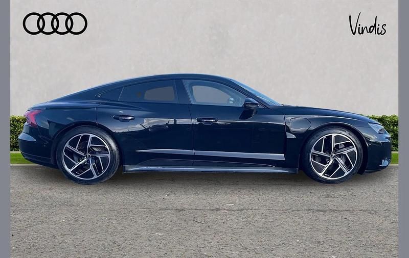 Second-hand Audi e-tron GT quattro Comfort 384 kW (523 CP) 2022 Negru Berlinǎ