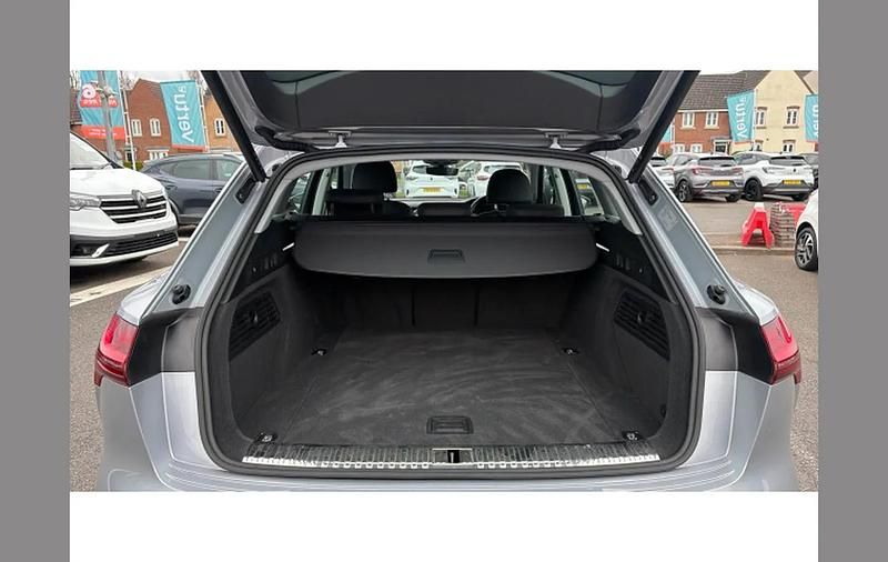 Używany Audi e-tron Advanced 230 kW (313 KM) 2022 Srebrny SUV