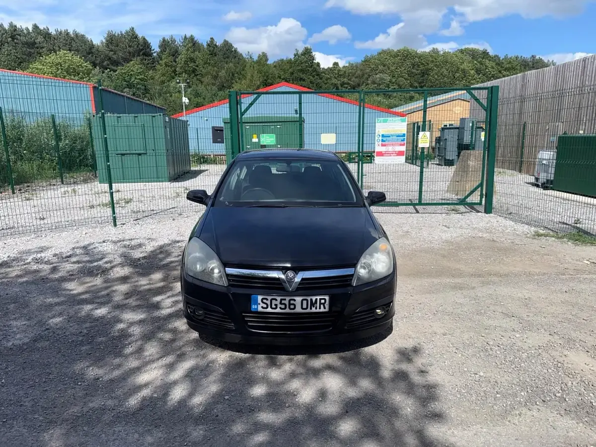 Used Vauxhall Astra 140 HP (102 kW) 2006 Black Hatchback