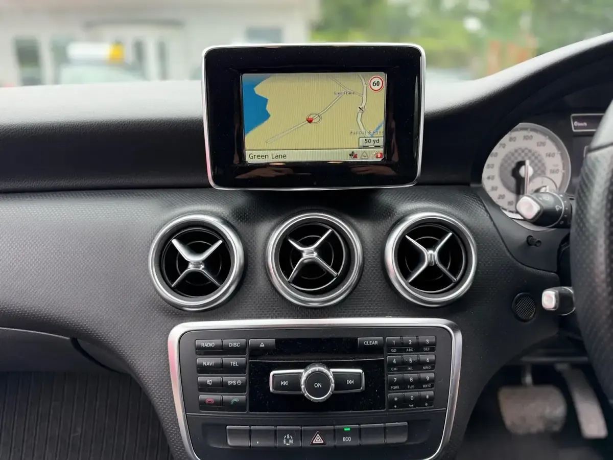 Used Mercedes A180 122 HP (89 kW) 2013 Black Hatchback