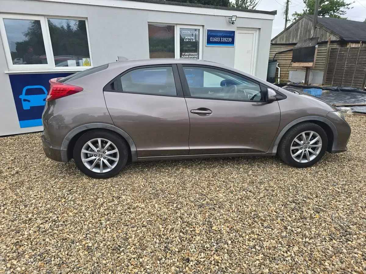 Used Honda Civic SE 100 HP (73 kW) 2012 Brown Hatchback