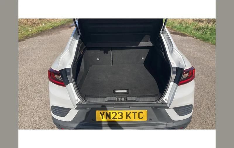 Used Renault Arkana Engineered 142 HP (104 kW) 2023 White SUV