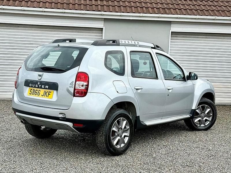 Used Dacia Duster Lauréate 2016 Silver Hatchback