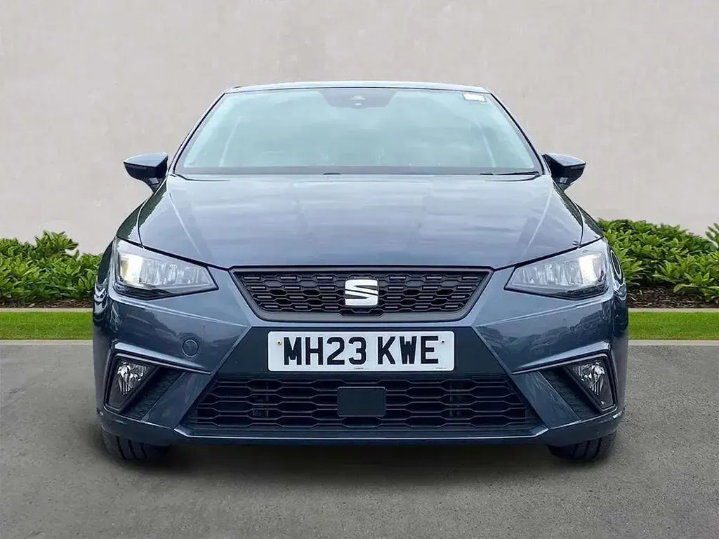 Begagnad Seat Ibiza SE Technology 95 HK (69 kW) 2023 Grå Halvkombi